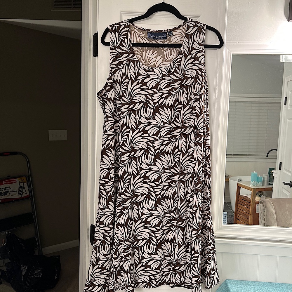 Brown/white sleeveless dress by Susan Graver.